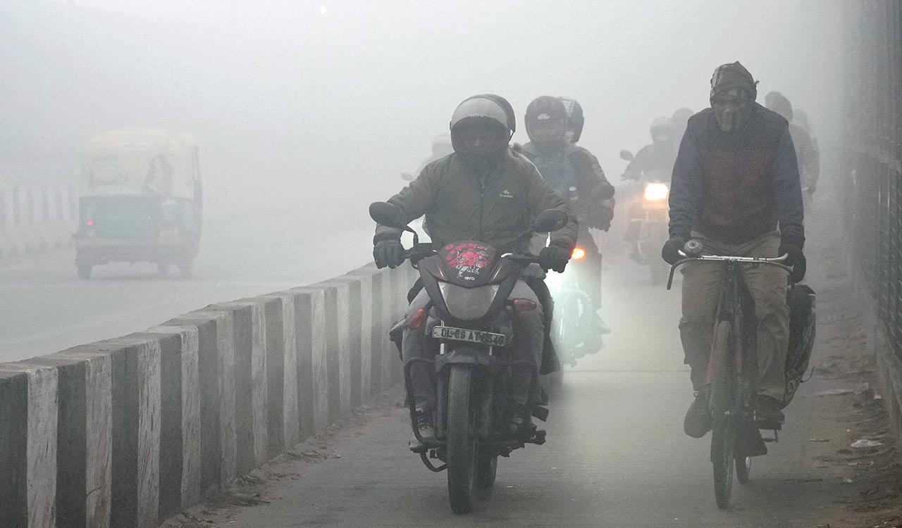 Dense fog blankets Delhi as AQI nears ‘severe’ at 384
