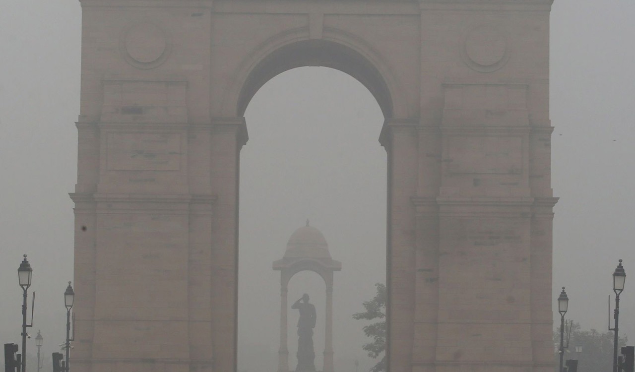 Delhi chokes again as air quality worsens across several areas