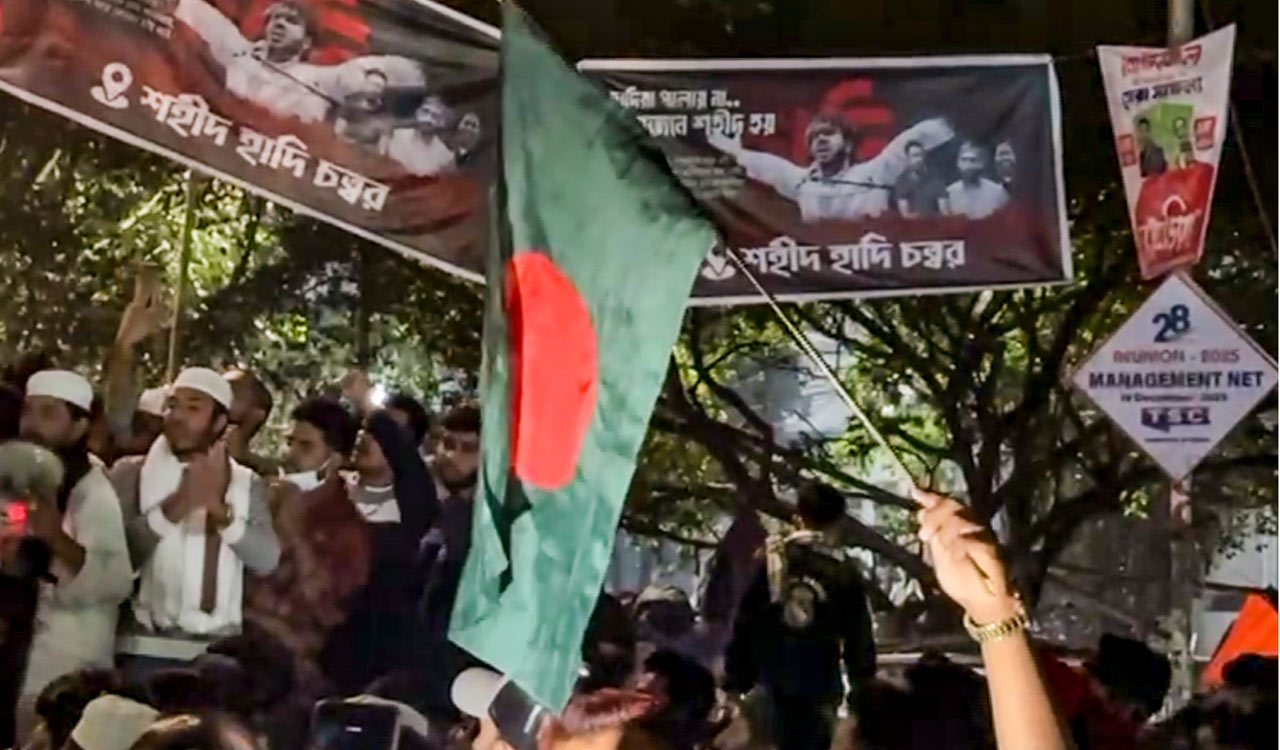 Bangladesh: Funeral of youth leader Sharif Osman Hadi to be held in Dhaka under tight security