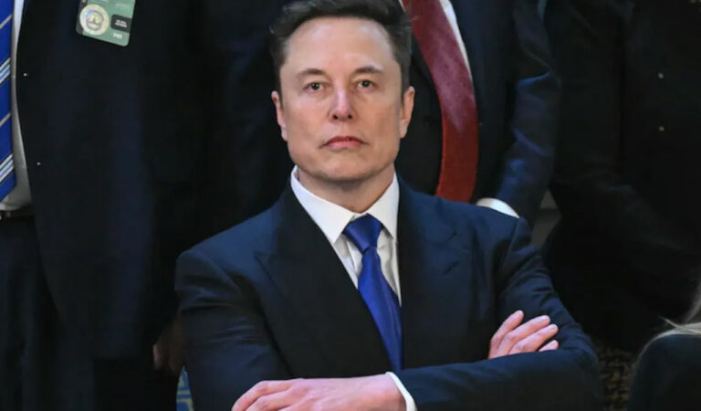 Elon Musk refutes reports that SpaceX is raising $800 billion