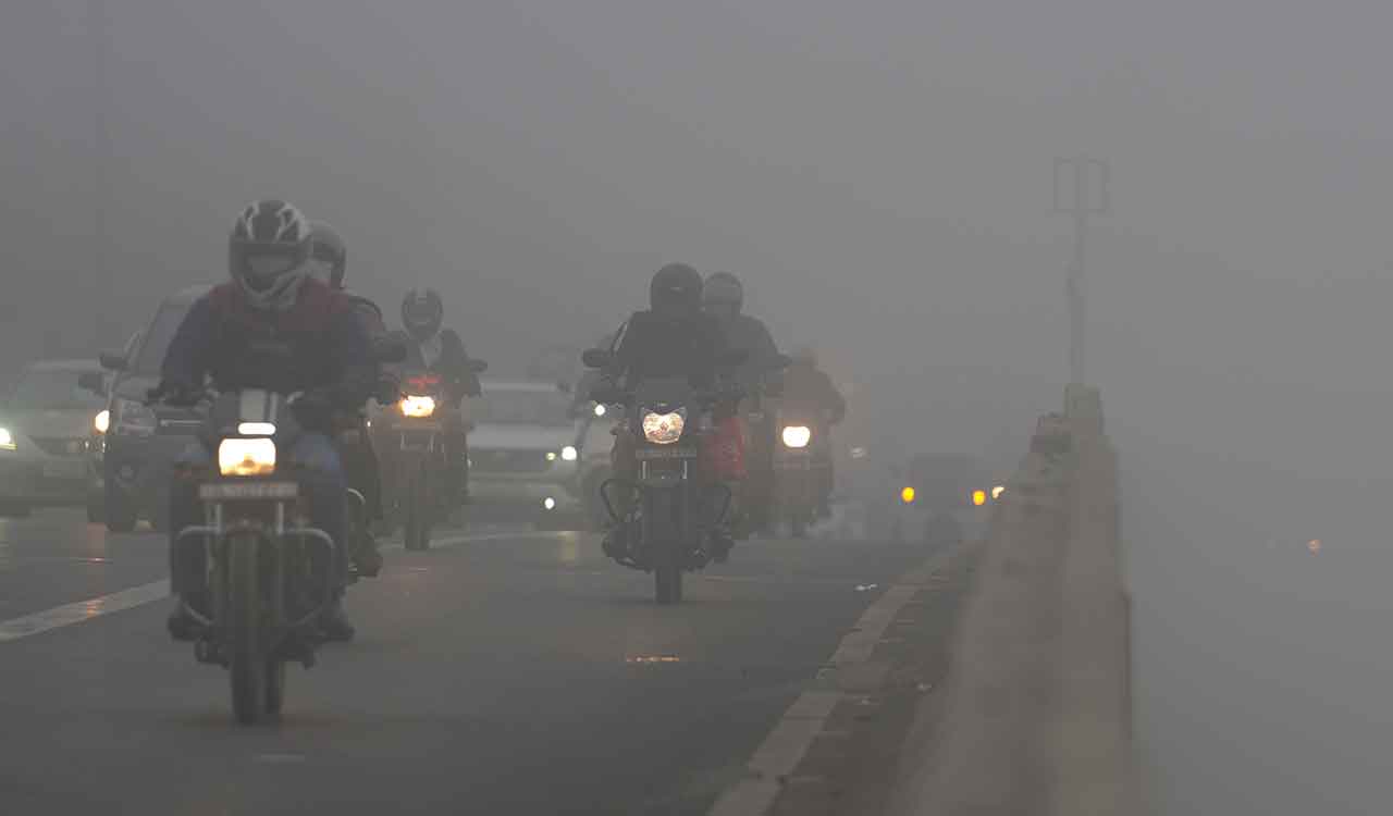Dense fog blankets north India, IMD issues red alert for Delhi