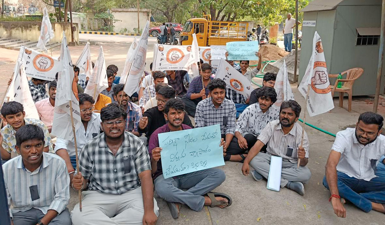 JNTU-Hyderabad students protest against hike in exam, service fees