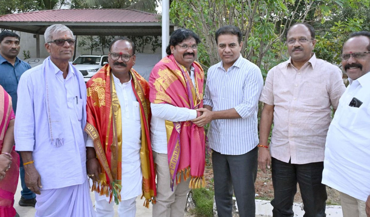 Congress suffers setback as 150 leaders join BRS in Jadcherla