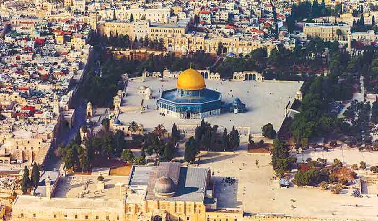  Archaeologists uncover intact section of ancient Jerusalem wall from Hanukkah era