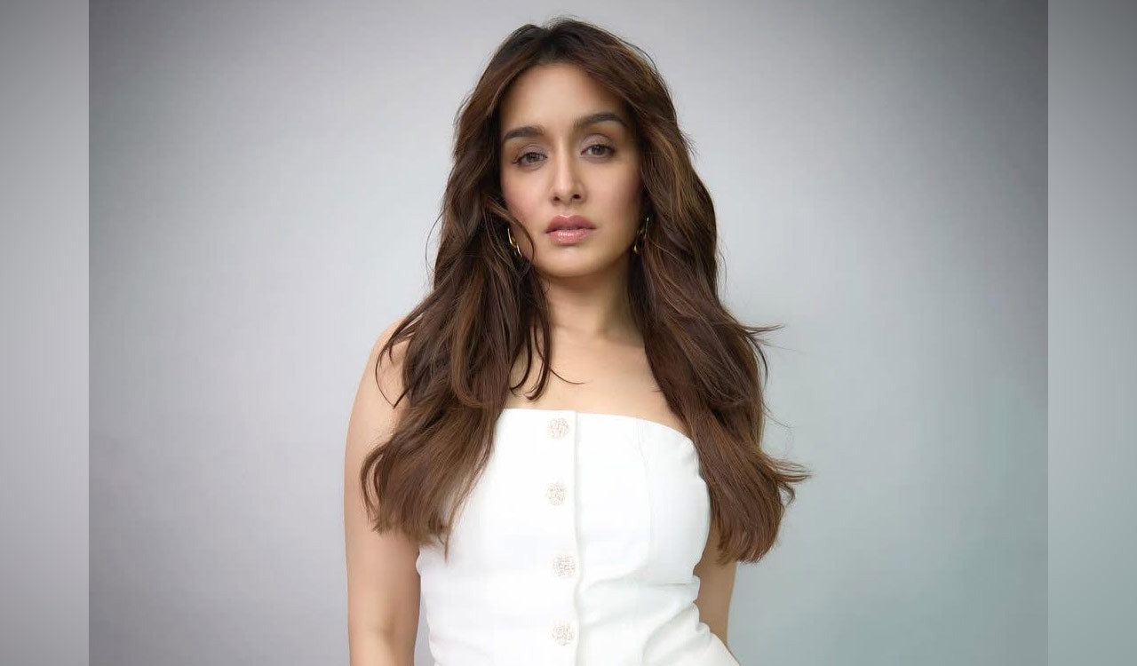After KBC episode, Shraddha Kapoor invites Amitabh Bachchan for coffee