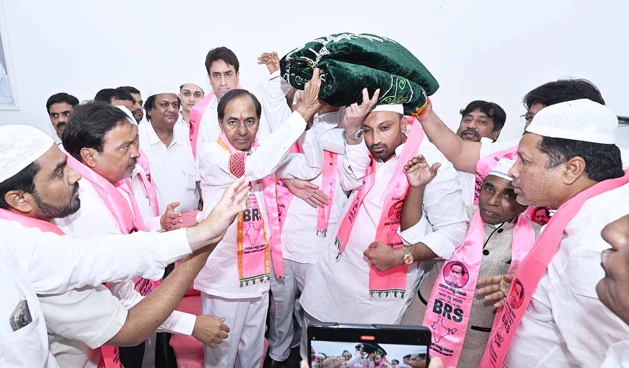 KCR distributes cheques to MBBS students, offers chadar for Ajmer Urs