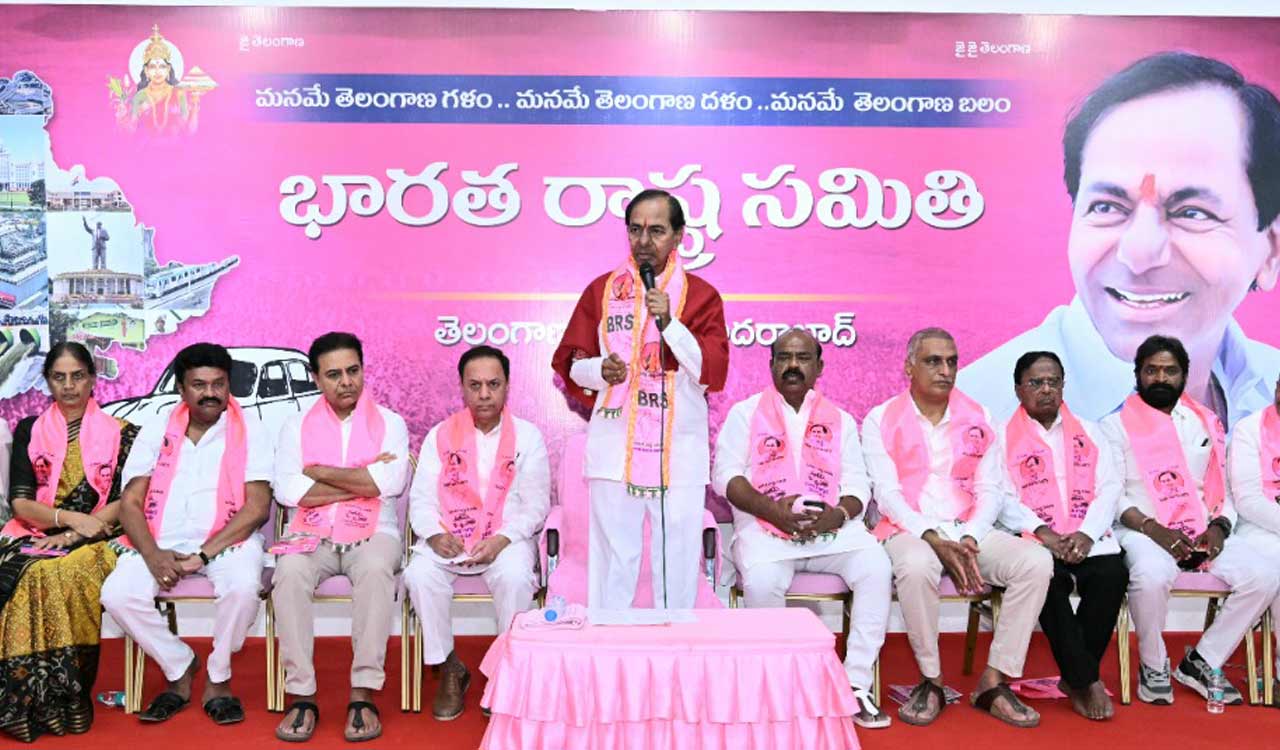 KCR tears into Congress for ruling Telangana without policy
