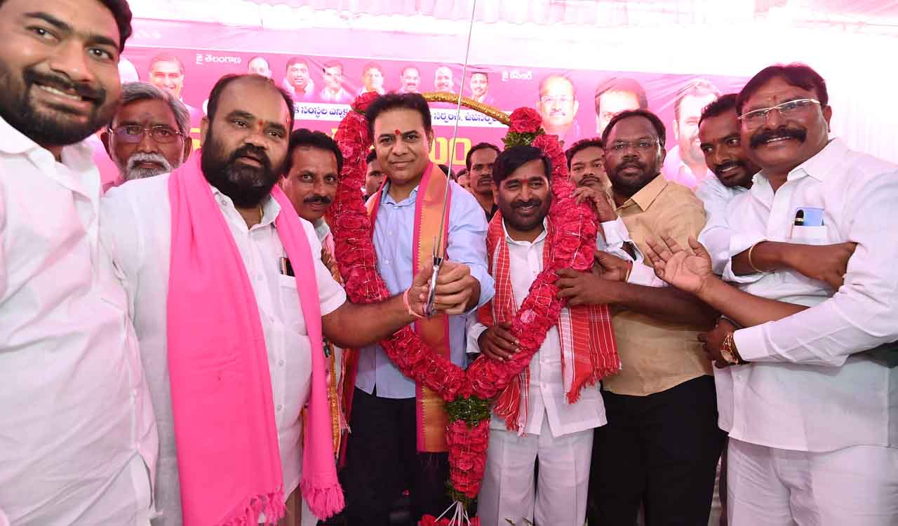 Telangana irrigation sector suffered as CM has zero knowledge of river waters: KTR