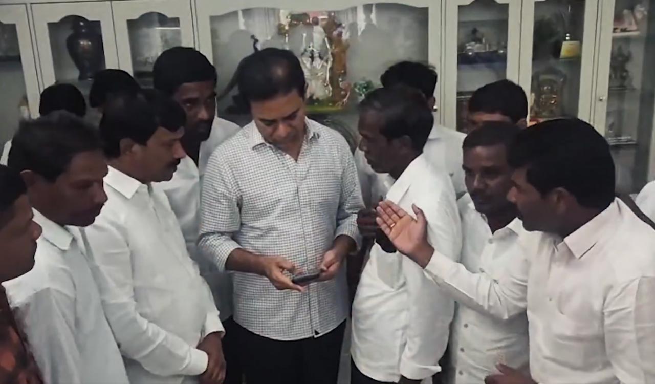 KTR meets newly elected BRS-backed sarpanches