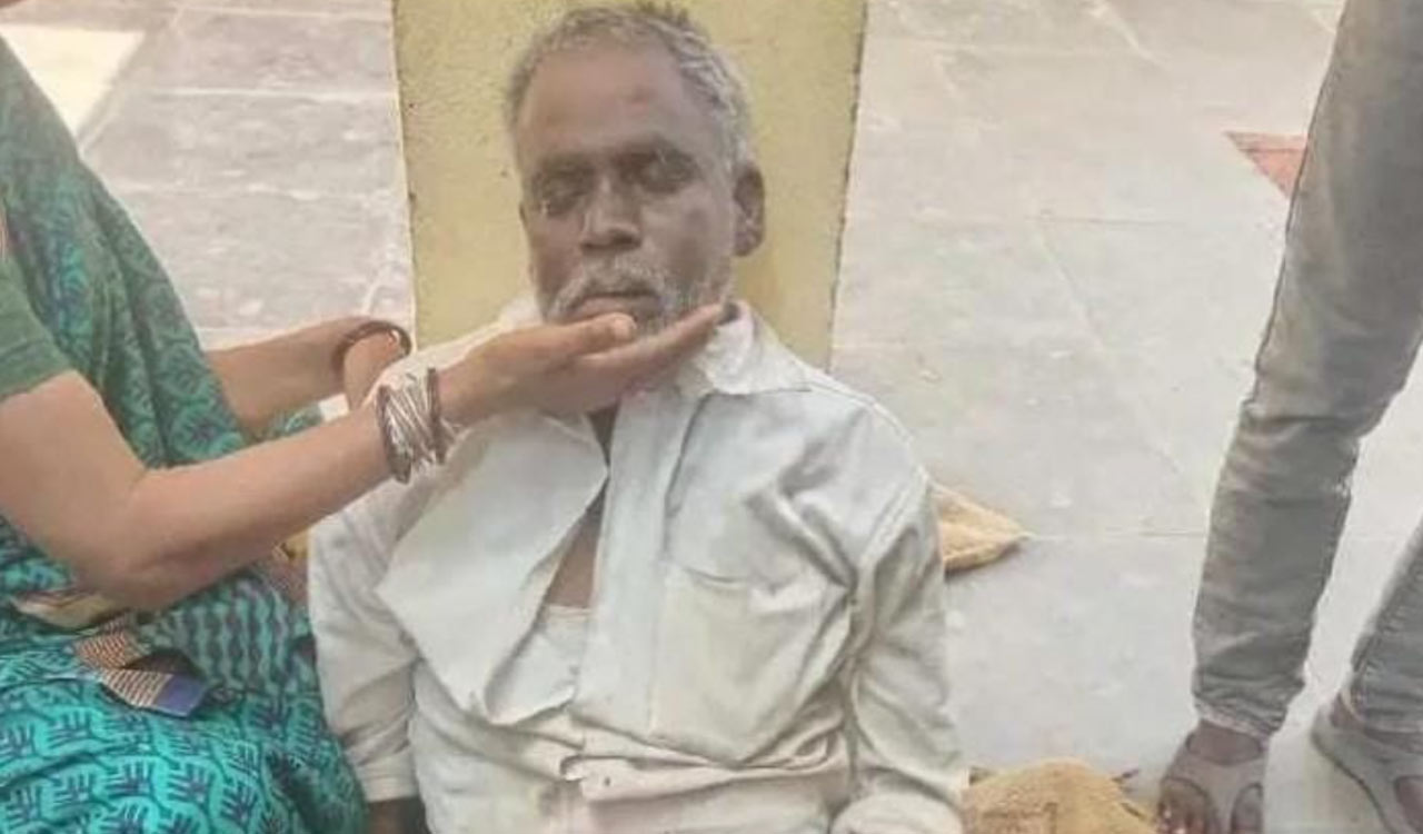 Farmer dies at maize procurement centre in Gadwal, KTR blames Congress govt