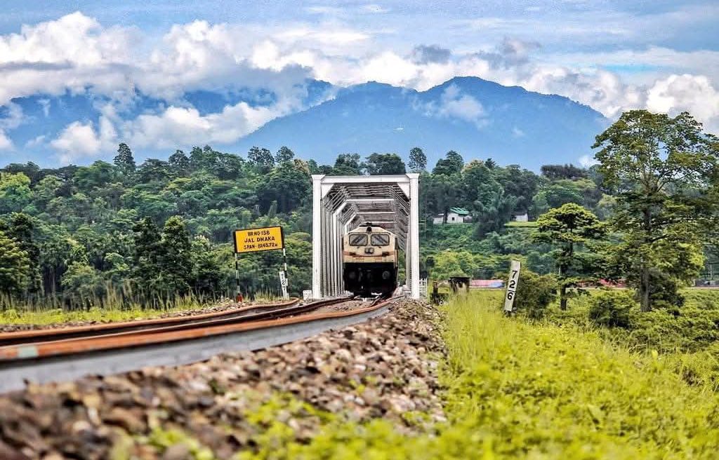 Drunk driver’s auto on tracks forces Vande Bharat to emergency stop