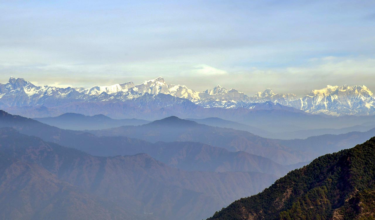 Snow, rain in higher reaches of Kashmir as Chillai-Kalan checks in