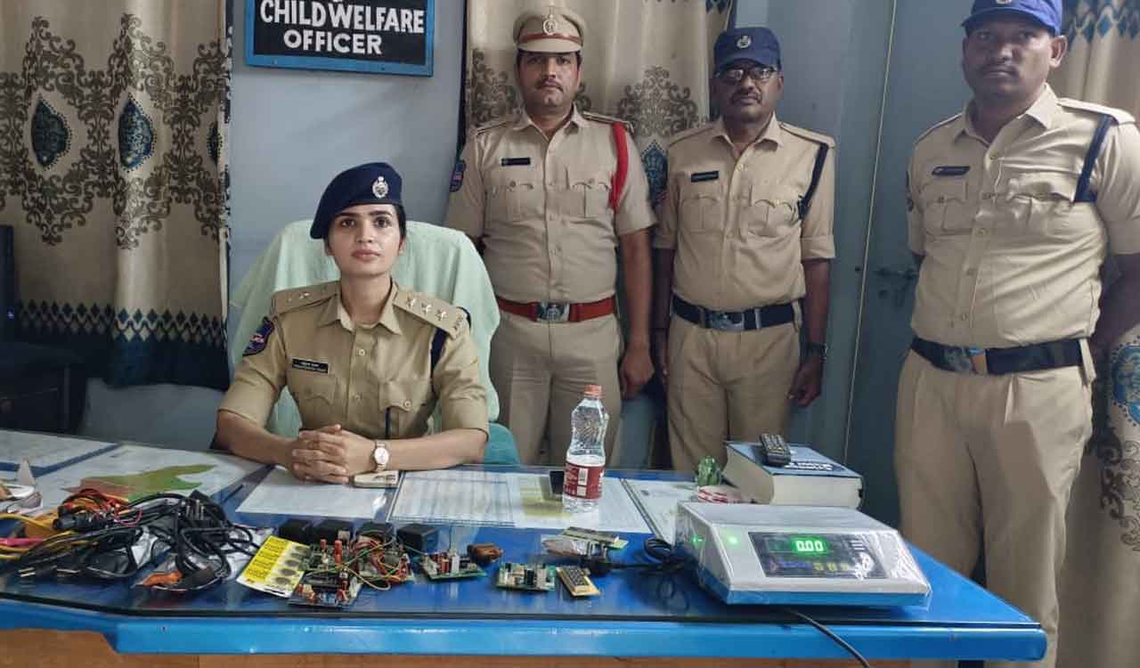 Gang cheating cotton farmers with tampered weighing machines busted in Khammam