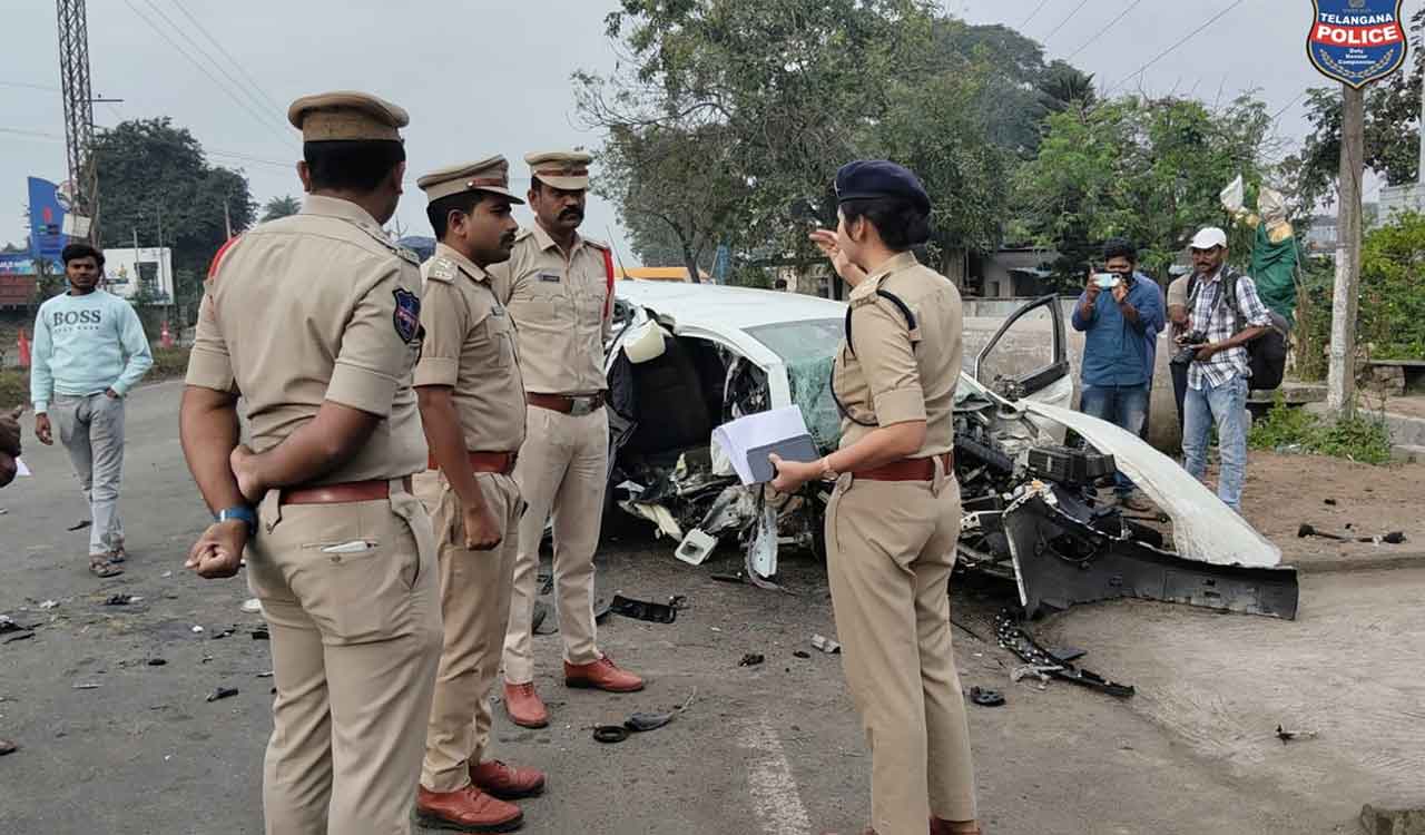Three die after a car hits road divider in Khammam; CP advises public to avoid early morning journeys