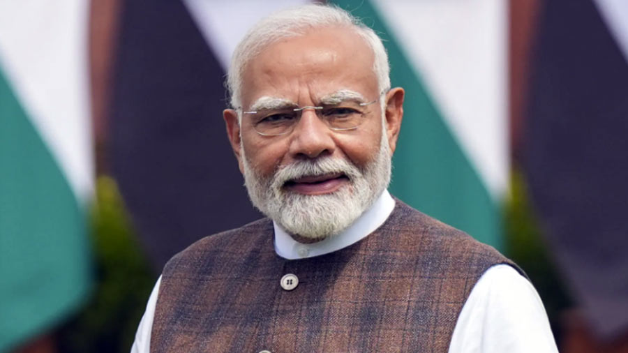 Modi salutes armed forces on Vijay Diwas