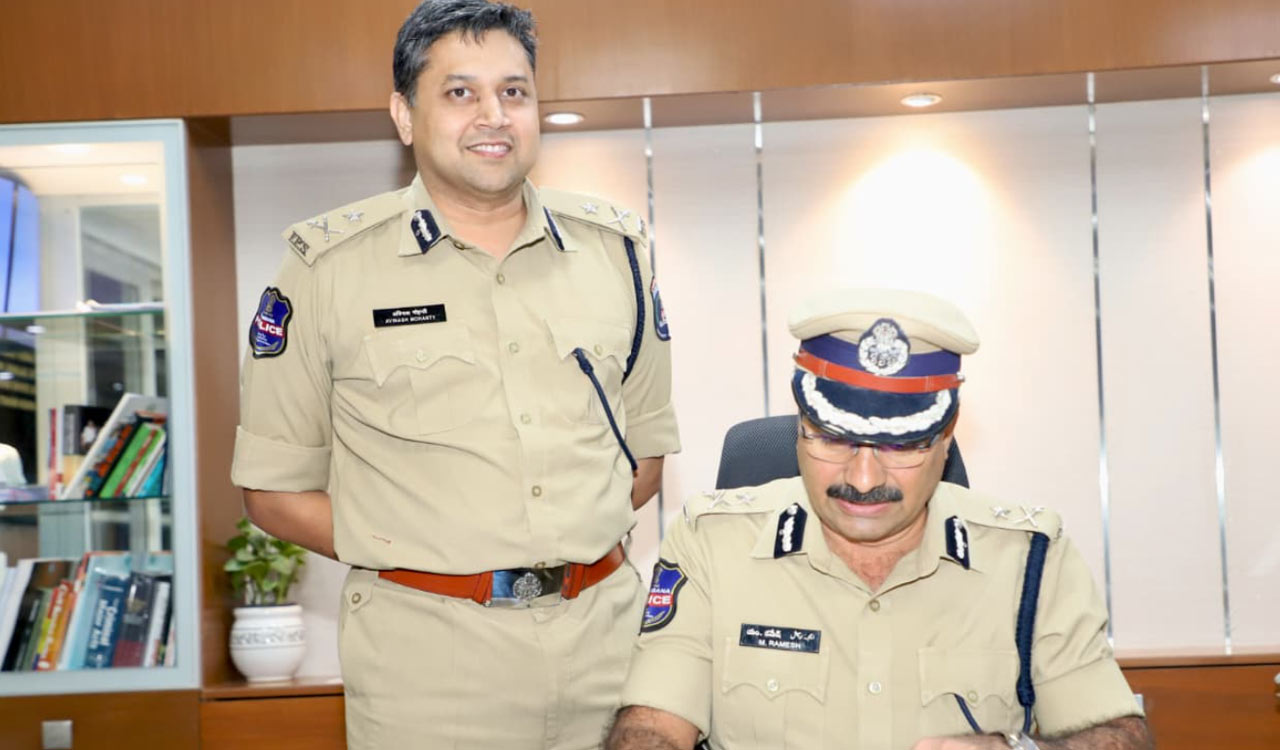 Dr M Ramesh takes charge as Cyberabad Police Commissioner