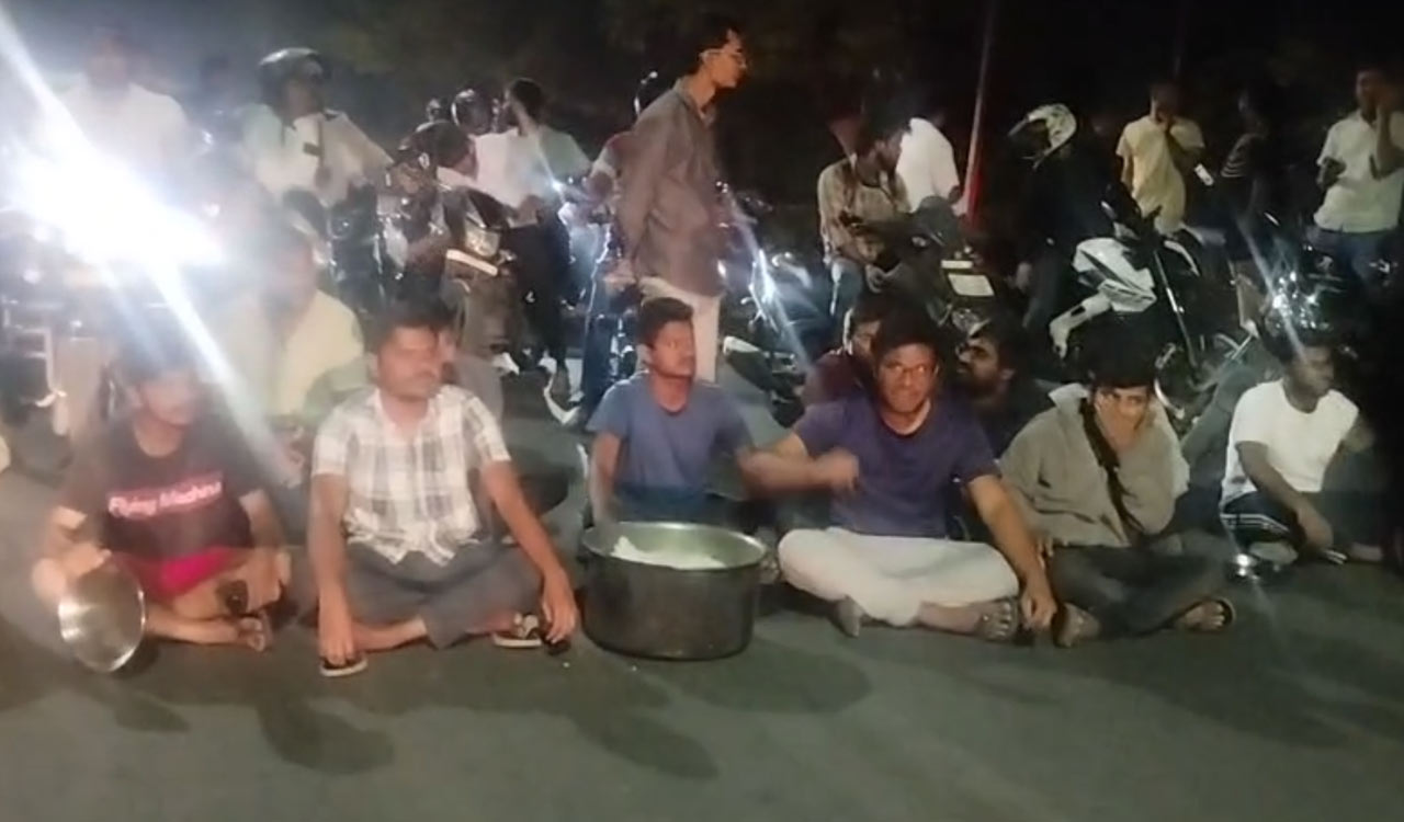 Video: Osmania University students protest over hostel food quality