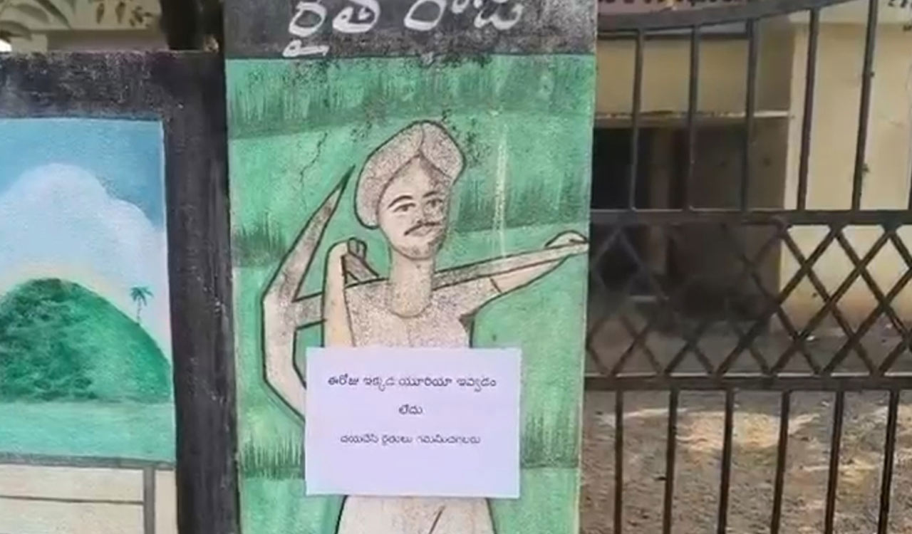 Urea trouble revisits farmers in erstwhile Warangal