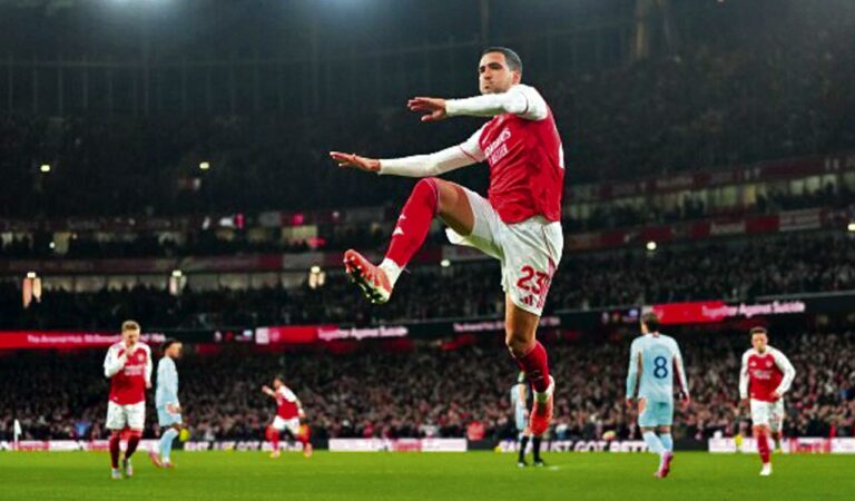 Premier League: Arsenal regains five-point lead as struggling Liverpool drops more points at Anfield