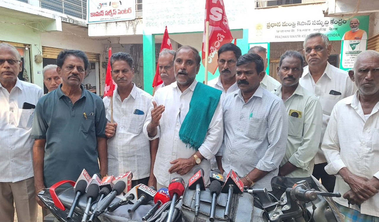Rythu Sangham protests nomination of political leaders to PACS and DCCBs