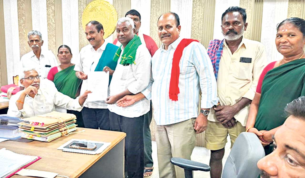 Farmers face trouble with app-based Urea supply: Rythu Sangham