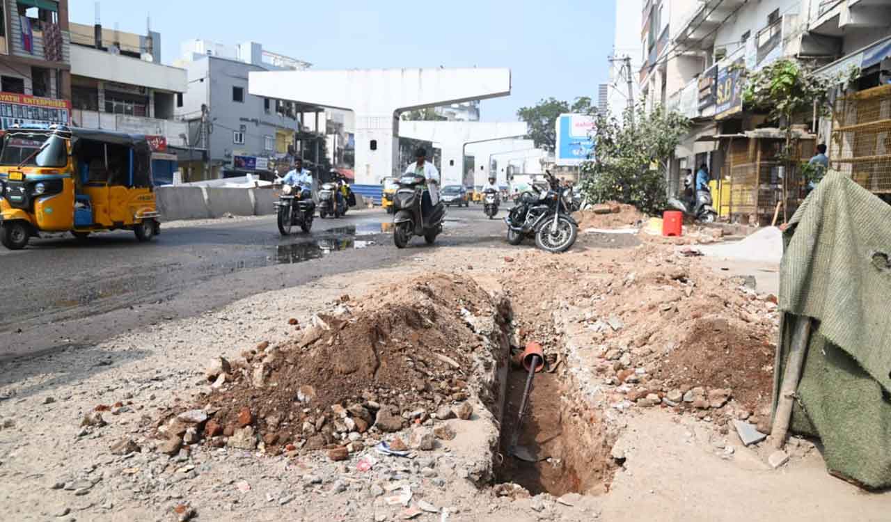 Hyderabad: Residents, commuters suffer as Telangana govt delays Chanchalguda steel flyover works