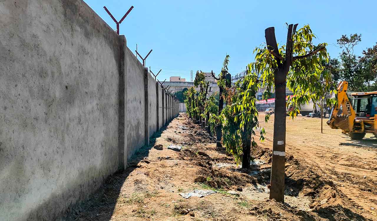 Road widening works for SCB elevated corridor at Gymkhana Grounds at a brisk pace