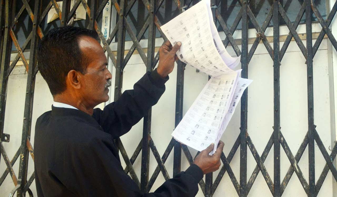 ECI begins scrutiny of unmapped and doubtful voters in West Bengal