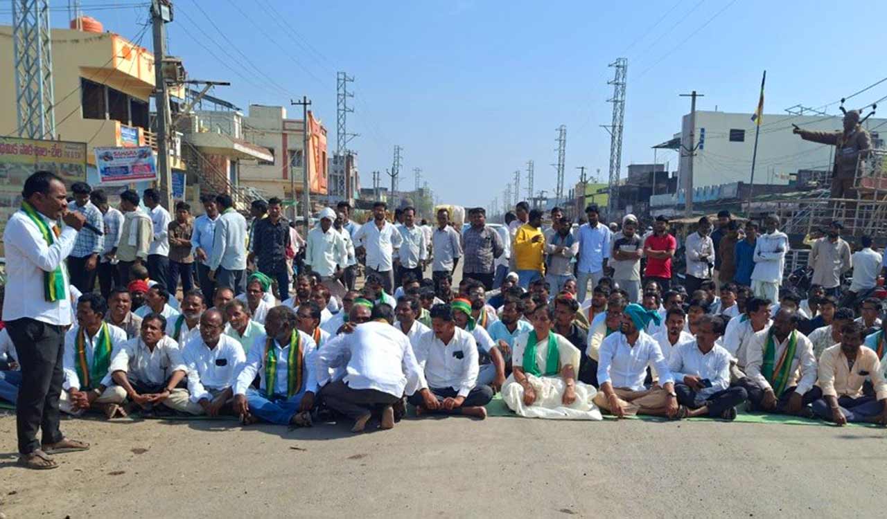 Soy farmers observe bandh in Adilabad demanding procurement