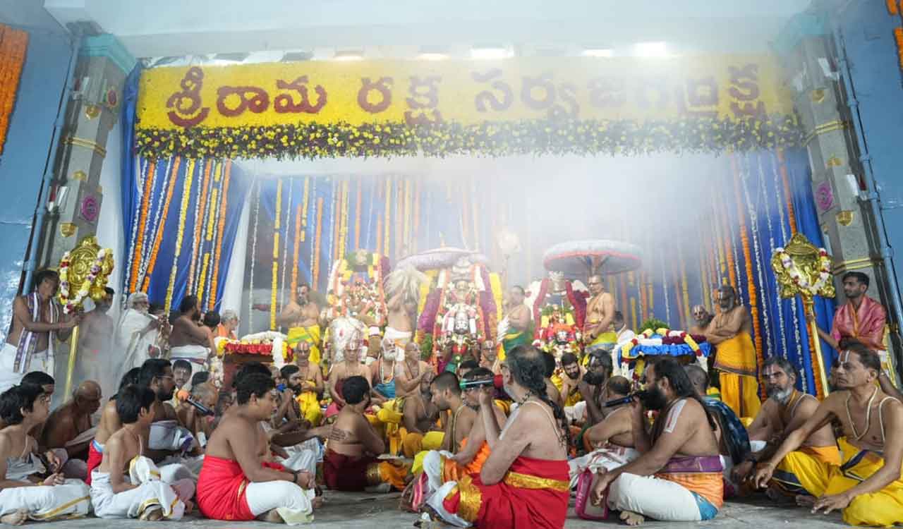 Large number of devotees congregate at Bhadradri temple for ‘Uttara Dwara Darshanam’