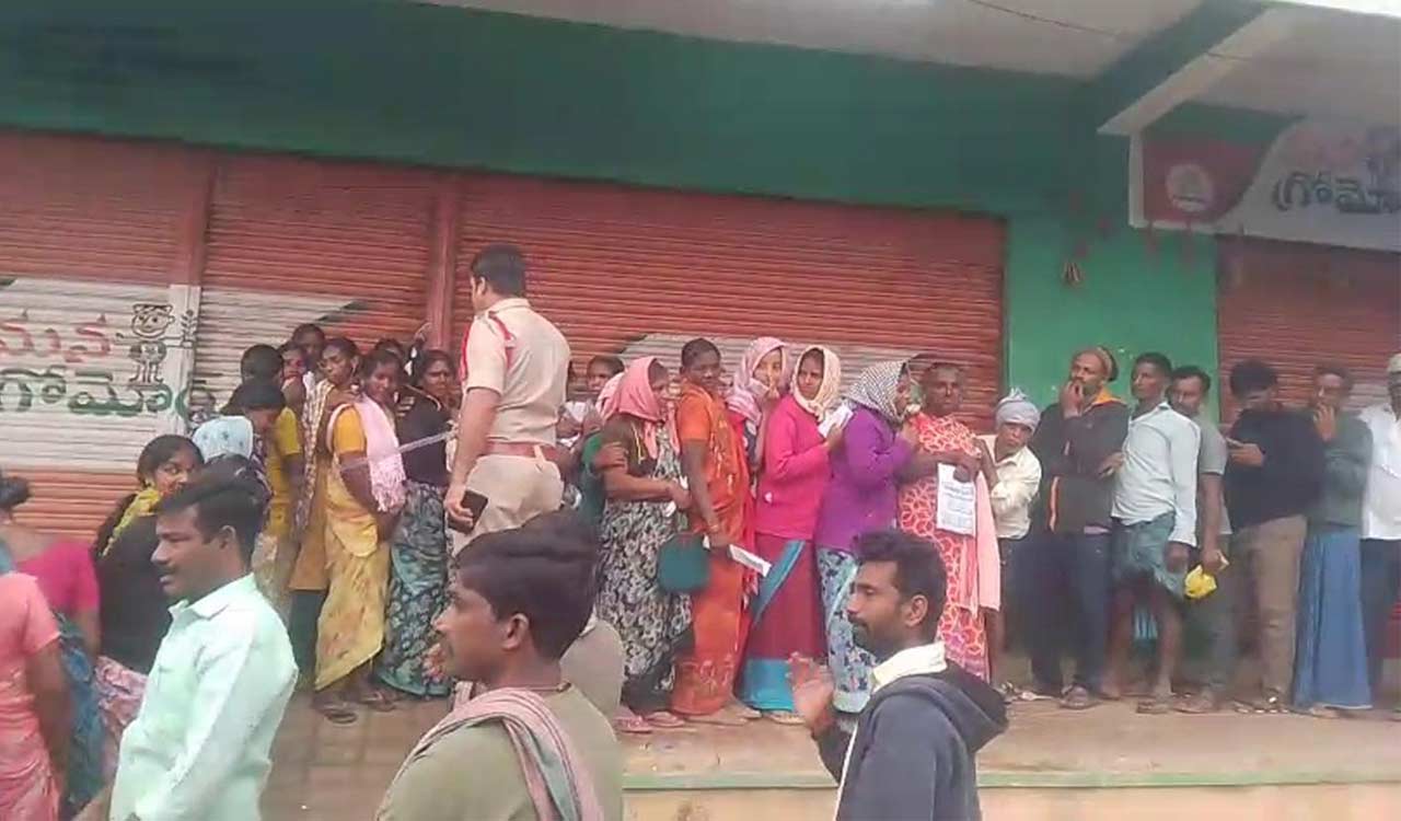 Telangana farmers stand in queues, shivering in cold for urea on New Year’s eve