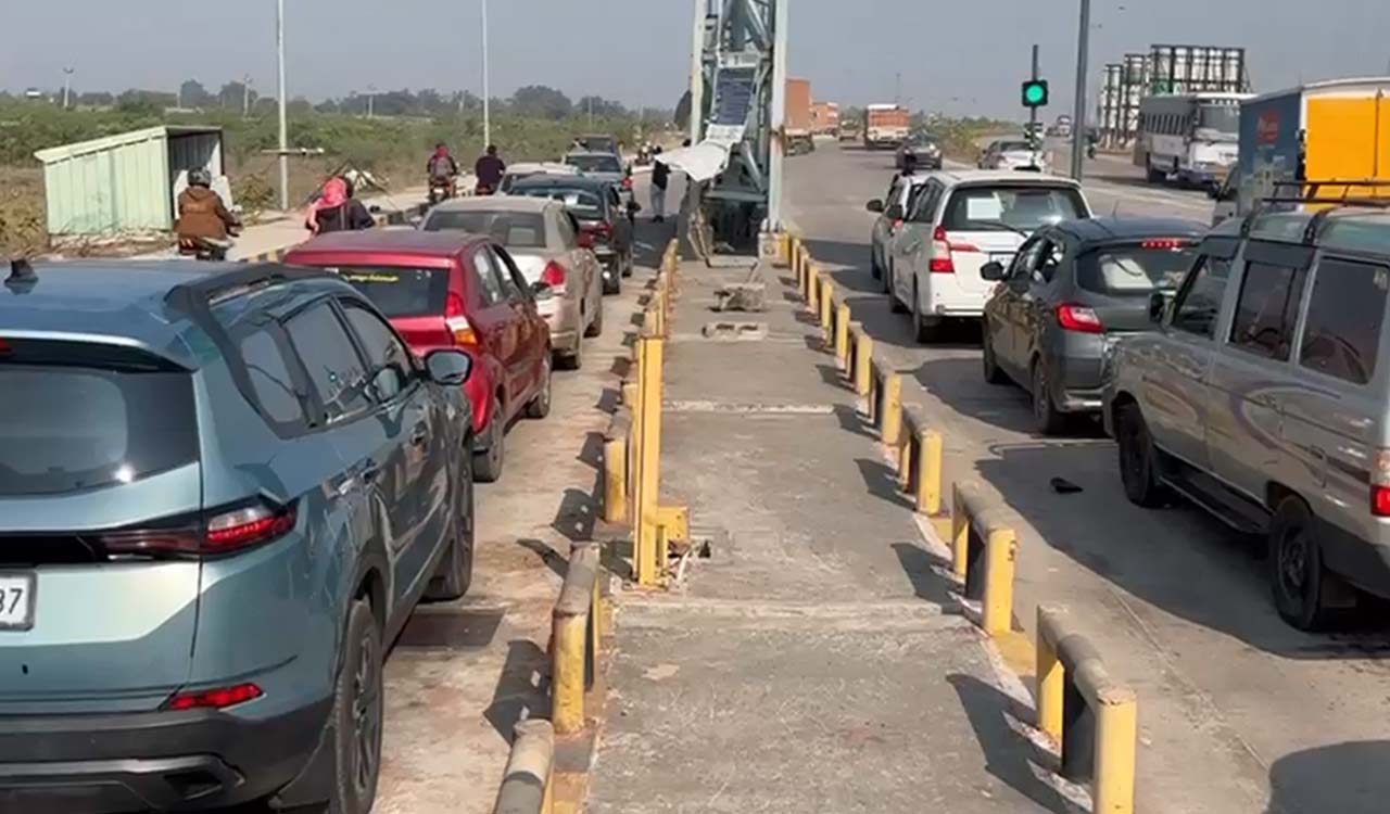 Watch: Traffic snarls on NH-161 as voters head home for third phase polls in Sangareddy