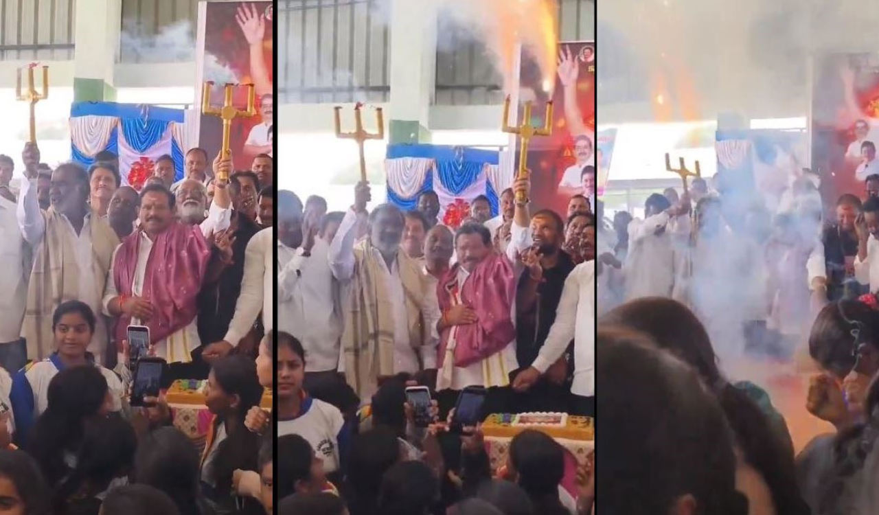 Mahabubabad: Narrow escape for students at Vem Narender Reddy’s birthday celebrations