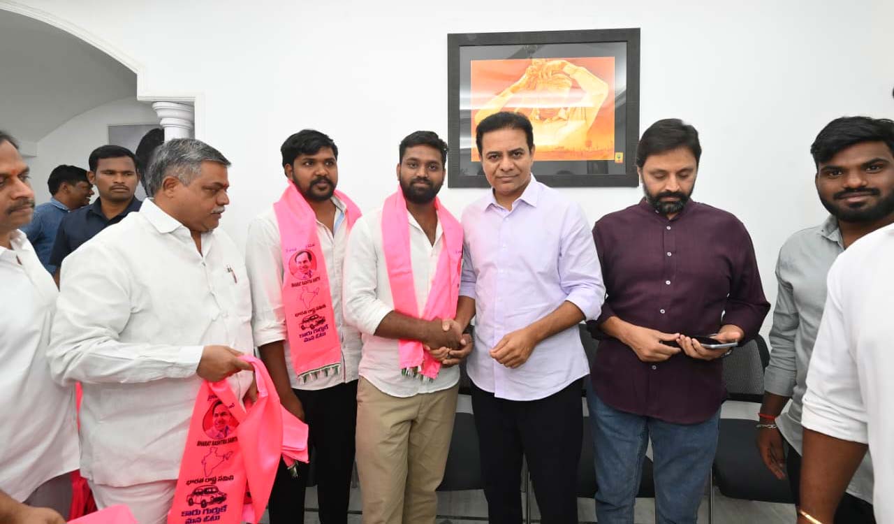 Youth from different parties Join BRS in presence of KTR