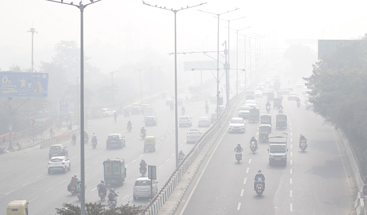 Thick smog blankets Delhi-NCR, air quality remains in ‘severe’ zone