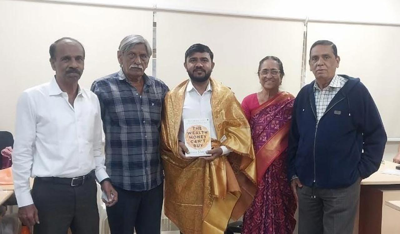 Retired Employees Association felicitates Srinivas for World Cup carrom success