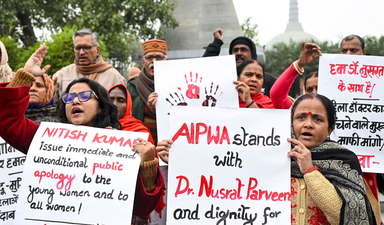 Jharkhand minister offers job to Bihar doctor amid naqab row