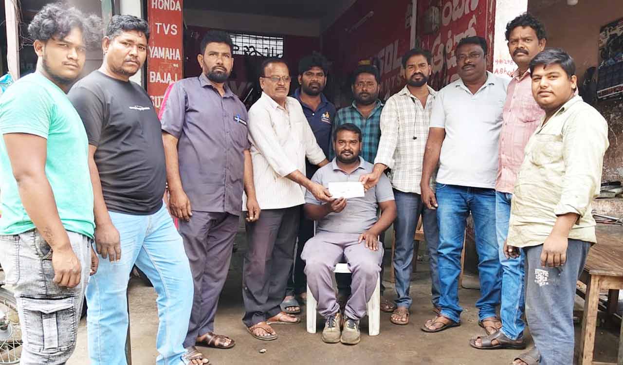 Khammam Mechanics Association extends aid to member