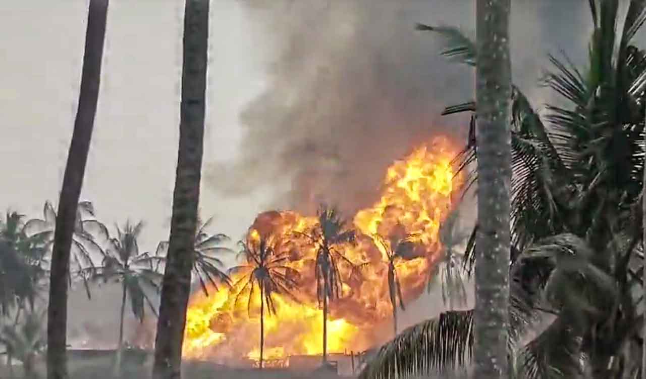 Expert teams arriving from Delhi, Mumbai to douse gas well blaze in Andhra