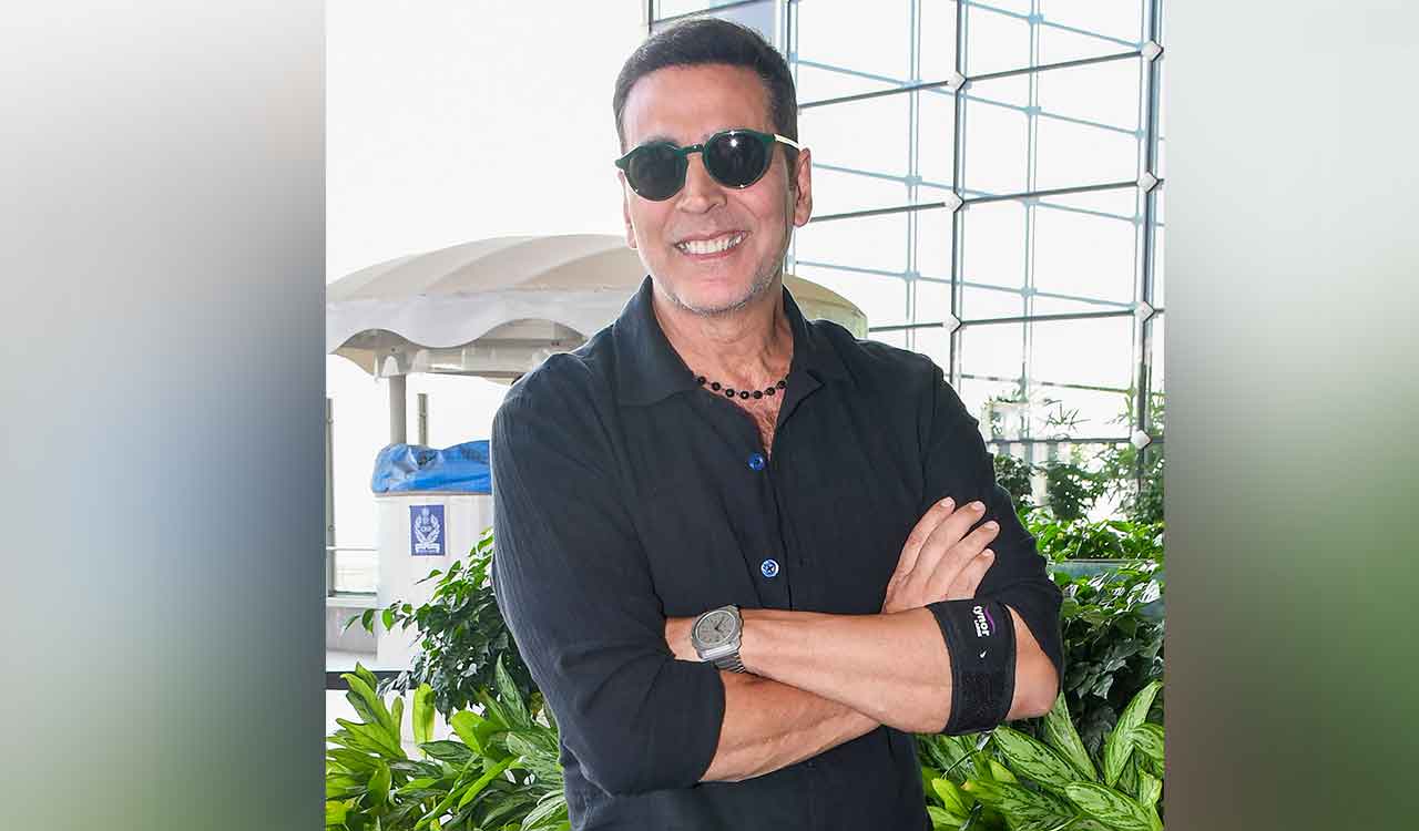 Shreyas Talpade’s funny take on ‘biwi ka gussa’ amuses Akshay Kumar