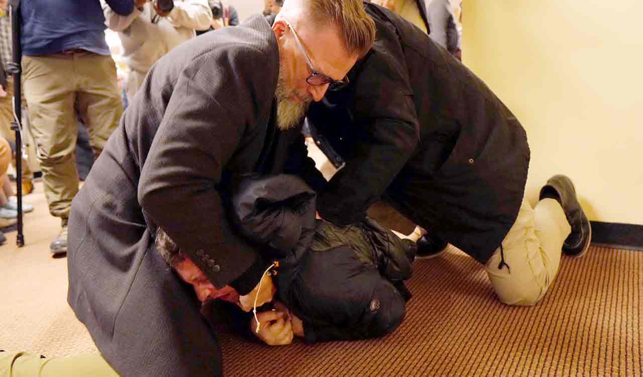 Man arrested after spraying unknown substance on Rep. Ilhan Omar at Minneapolis town hall