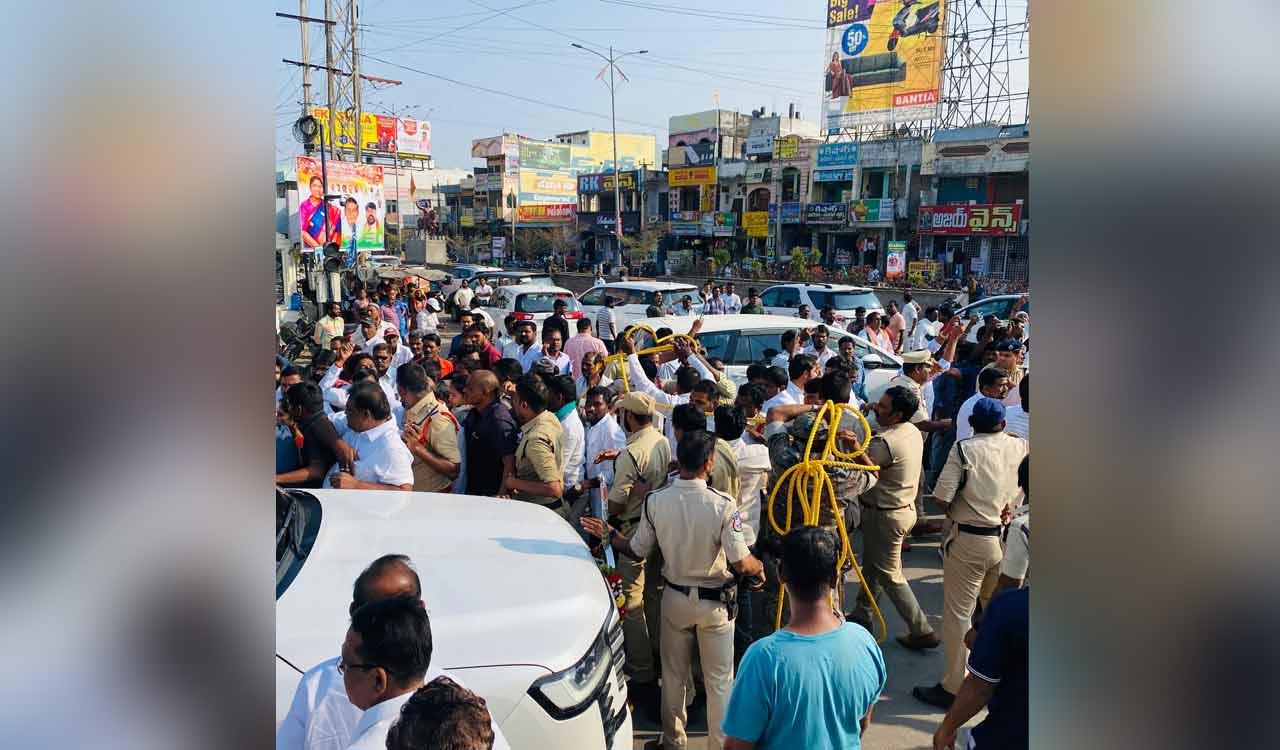 Tension in Jangaon after Congress workers attempt to assault BRS MLA