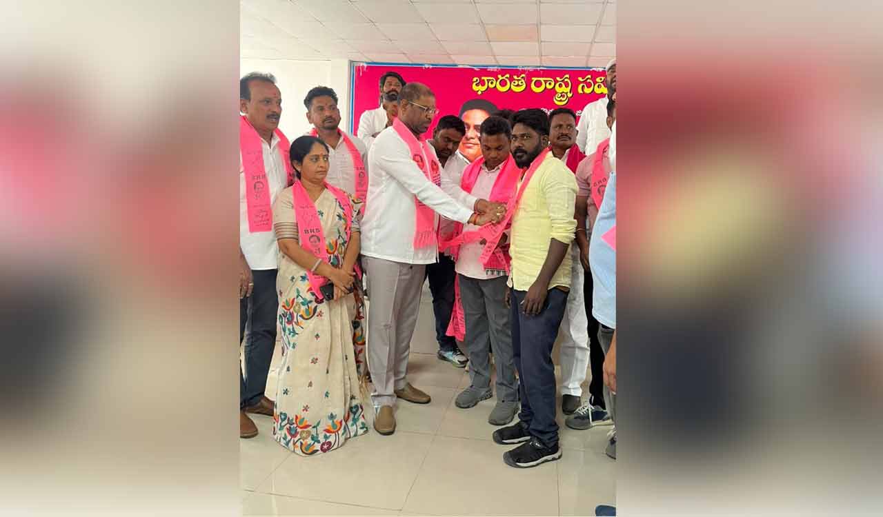 Congress, BJP workers joins BRS in Kothagudem
