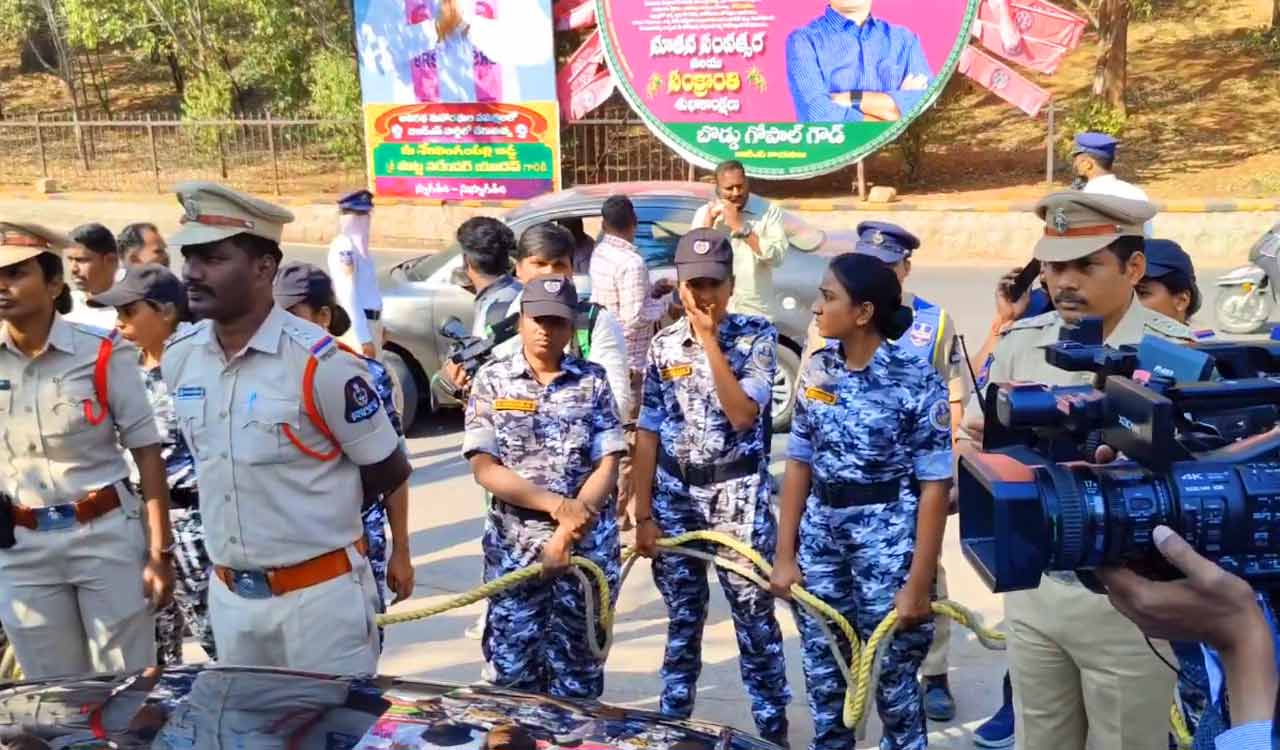 BRS leaders prevented from stepping out of Telangana Bhavan