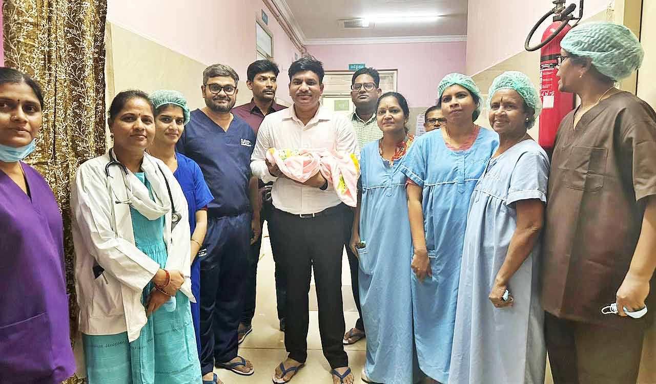 Municipal Commissioner opts for government hospital for wife’s delivery in Karimnagar