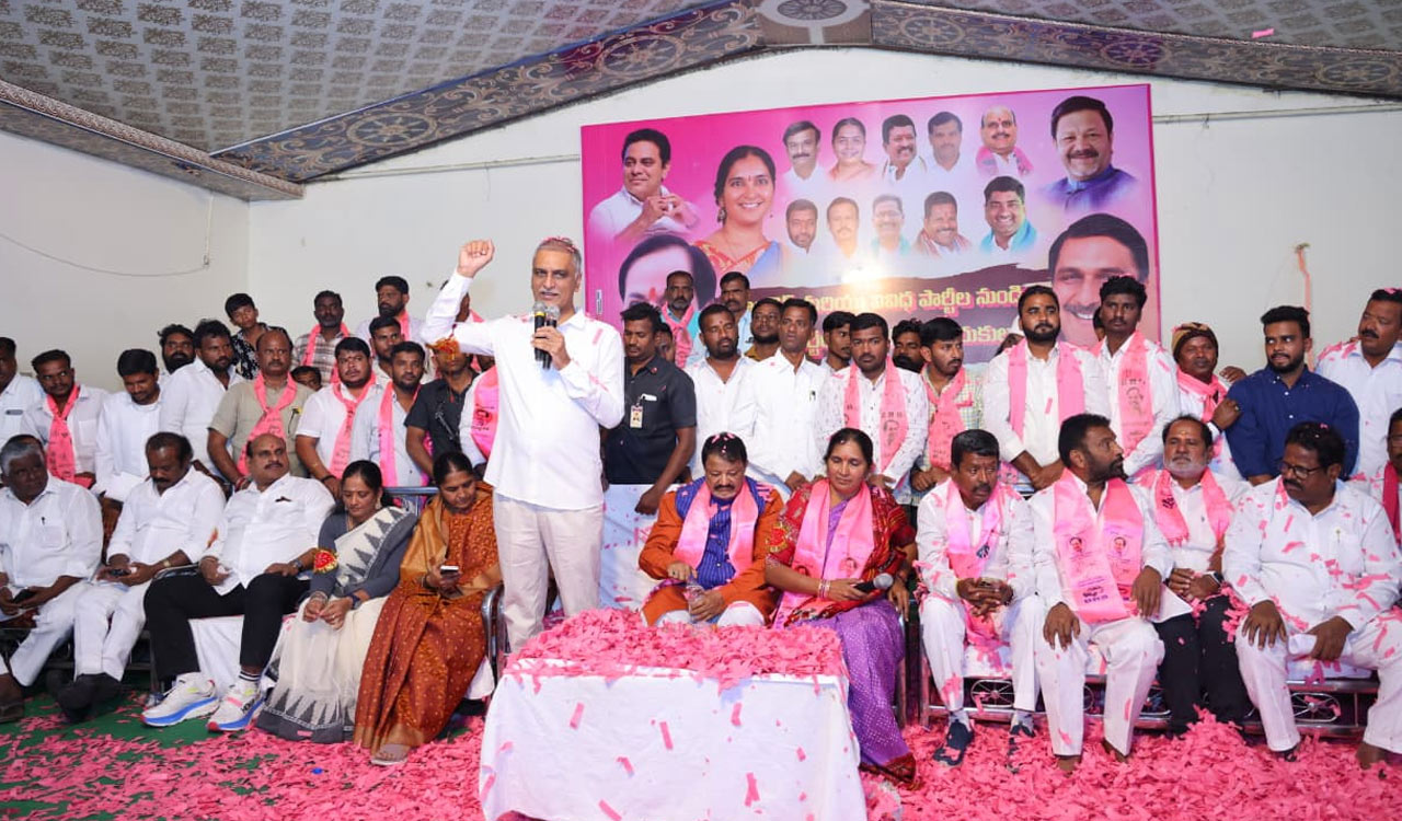 Congress leaders join BRS ahead of municipal polls in Sangareddy