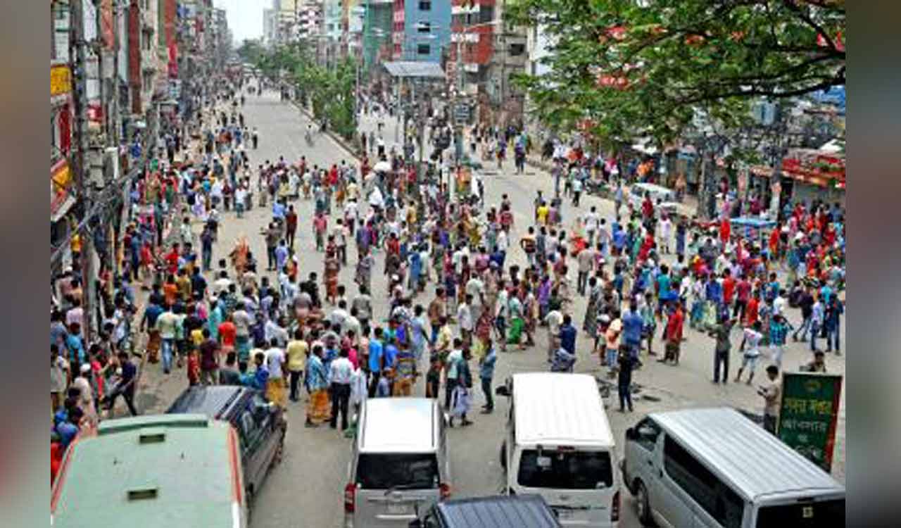 Protests bring Dhaka to a halt, disrupting traffic across Bangladesh