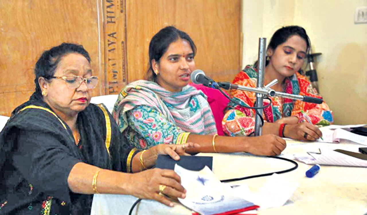 Exhibition radio keeps numaish buzzing with golden-era Bollywood hits