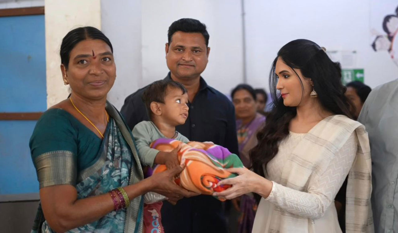Feed India Foundation distributes fruits and blankets to children at Khammam govt hospital