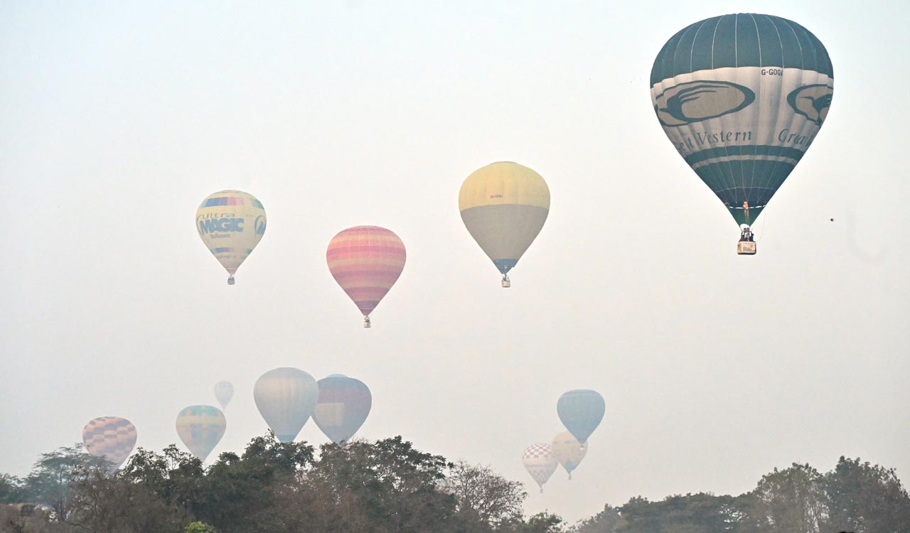 Major mishap averted in Hyderabad as hot air balloon makes emergency landing